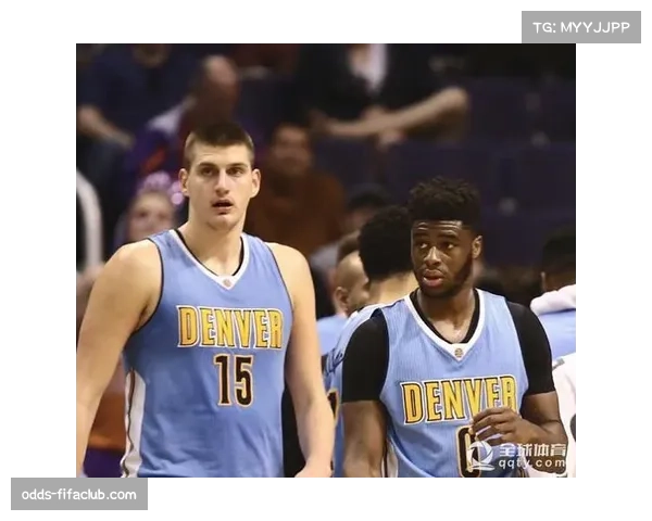 枫叶老将塔瓦雷斯经验丰富 指导年轻球员成长